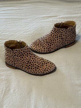Cat & Jack Leopard Print Ankle Boots (Little Girls size 2)
